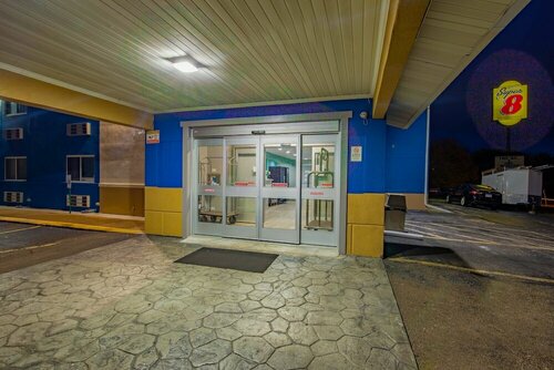 Гостиница Super 8 by Wyndham Rockford в Рокфорде