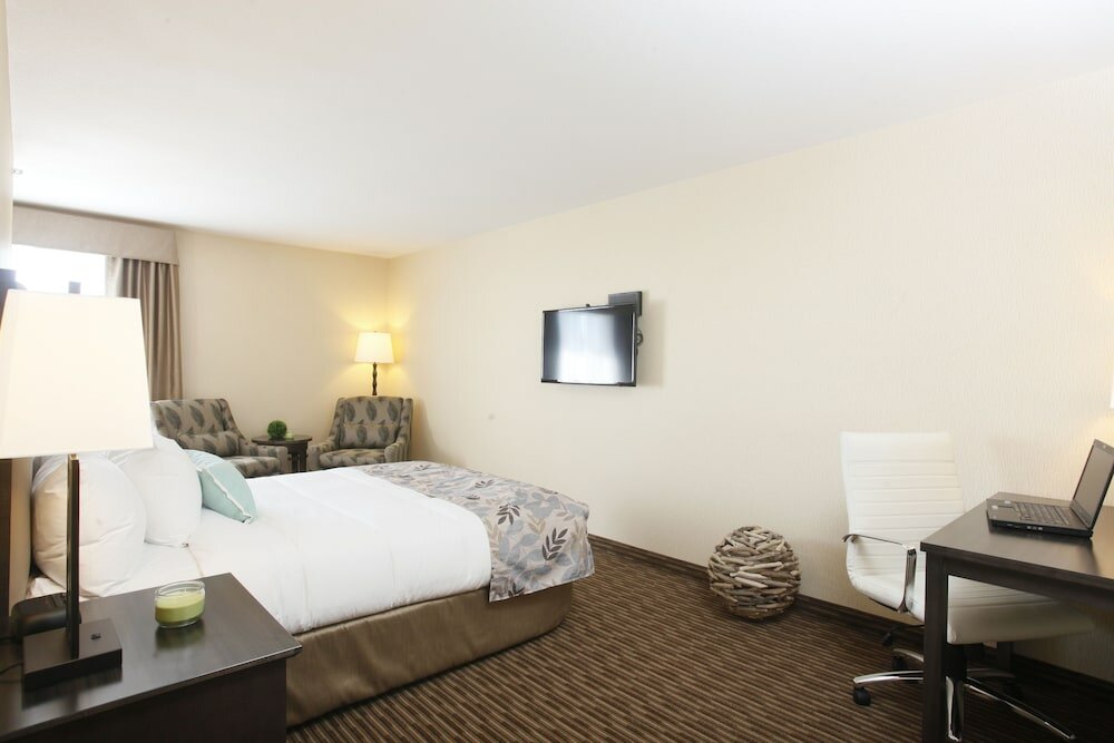 Фото Pomeroy Inn & Suites at Olds