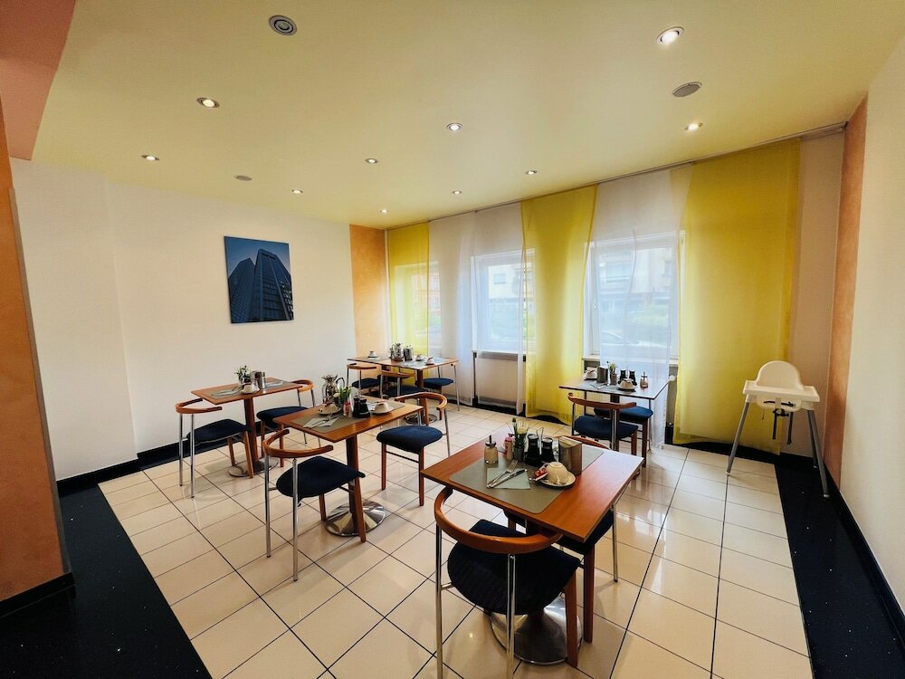 Фото Hotel Niederraeder Hof