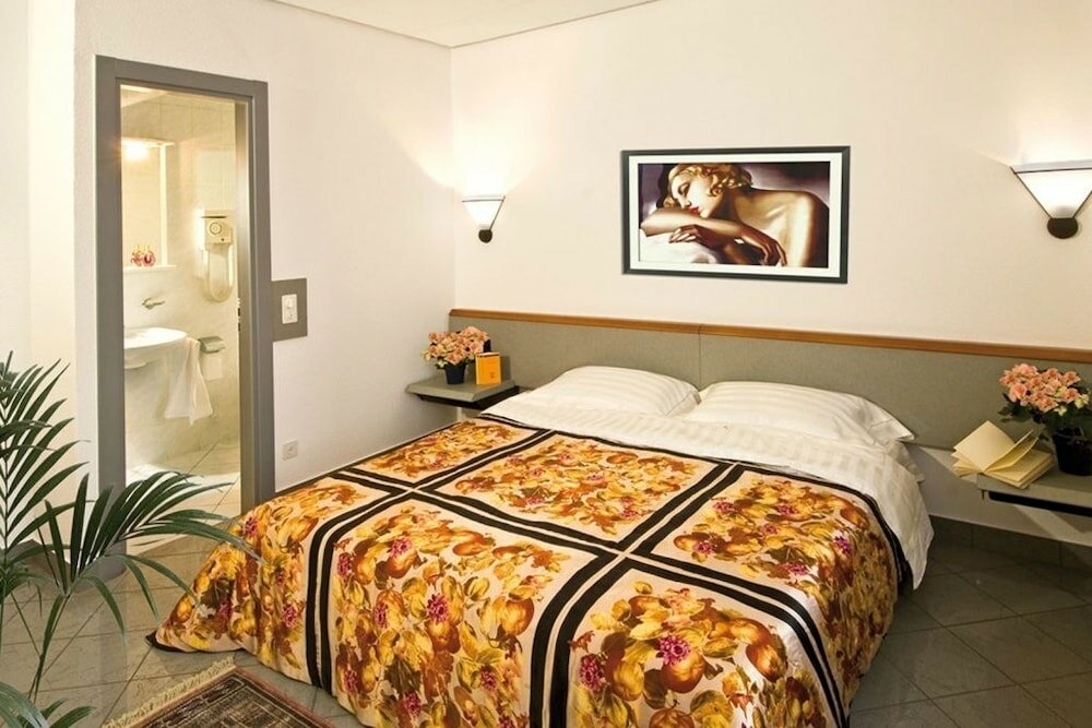 Фото Hotel Bahnhof Haus