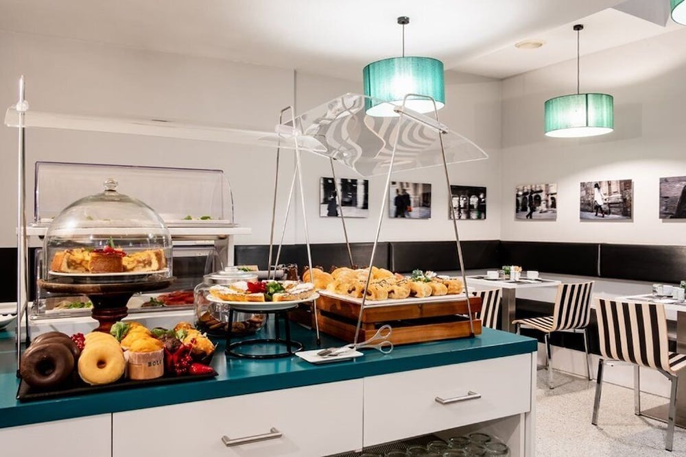 Фото Ikonik Plaza Mercado