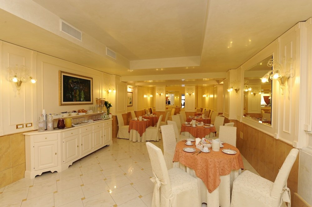 Фото Hotel Villa Rosa