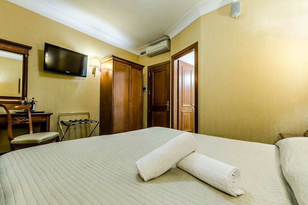 Фото Luxury Rooms H 2000 Roma