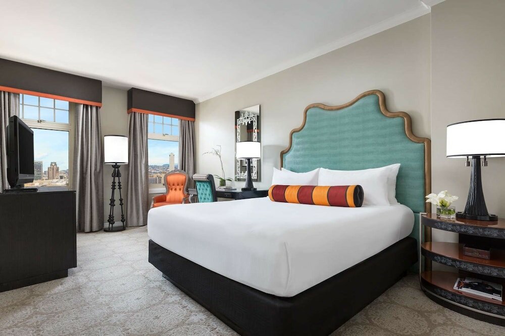 Фото Huntington Hotel