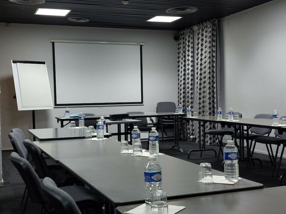 Фото Hotel Kyriad Orly Aéroport Athis Mons