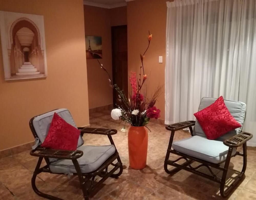 Фото King Guest Lodge