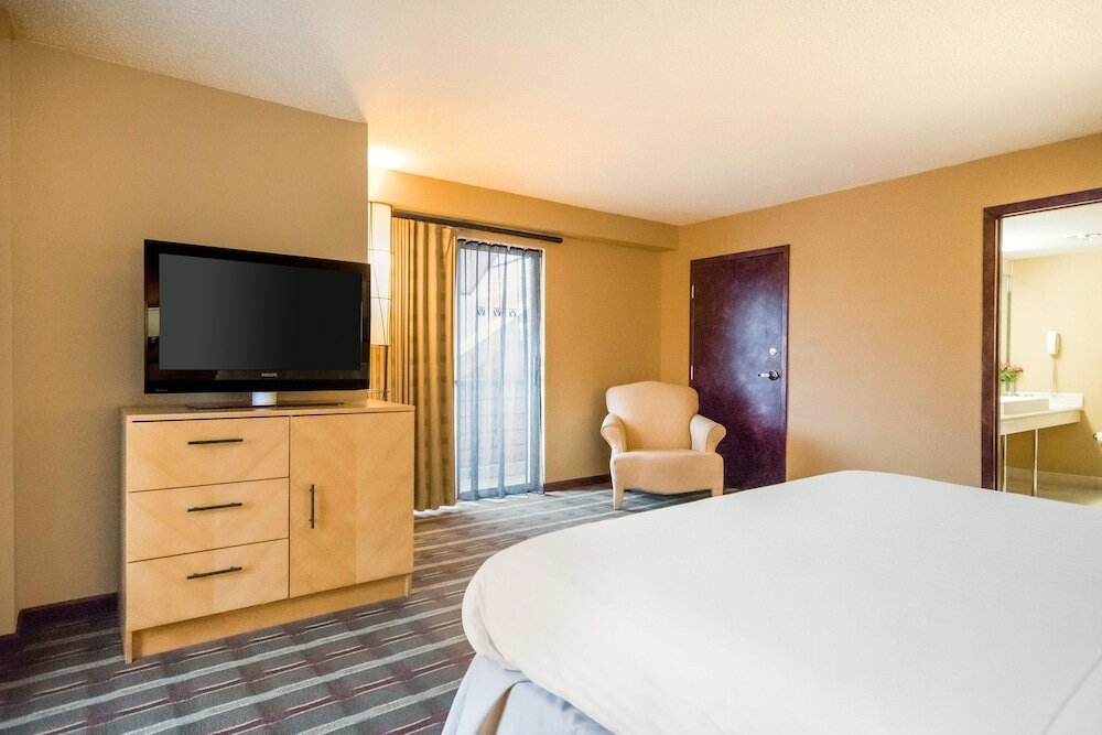 Фото Pier 5 Hotel Baltimore, Curio Collection by Hilton