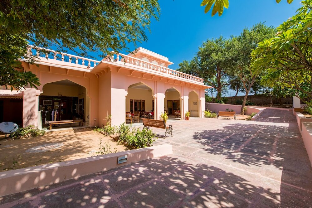 Фото Hotel Dev Vilas