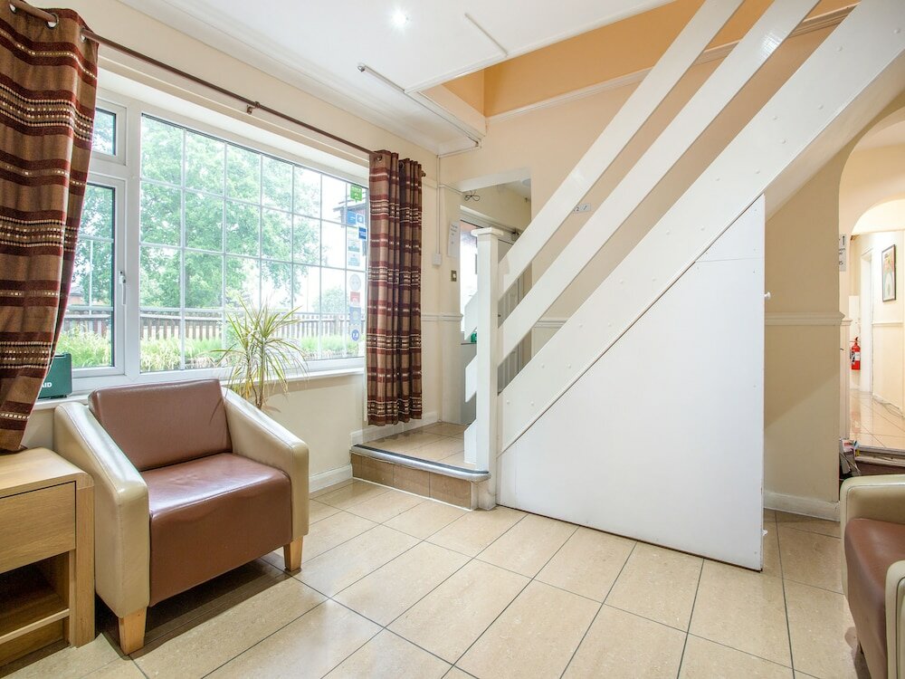 Фото Flexistay Ambers Gatwick Aparthotel