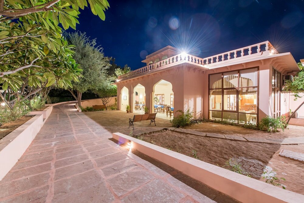 Фото Hotel Dev Vilas