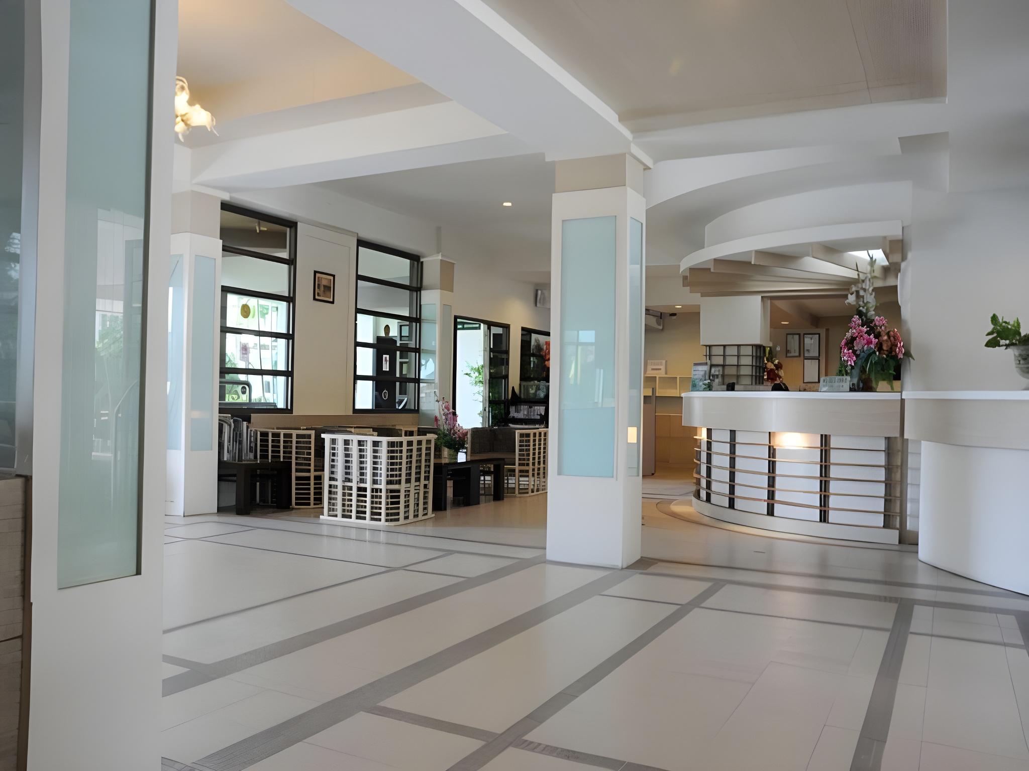 Фото Bangsaen Villa Hotel