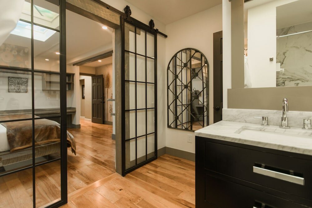 Фото Highland Haven Creekside Inn