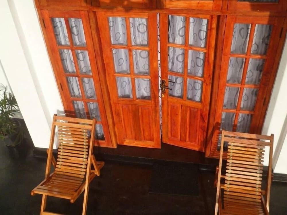 Фото Zircon Ella