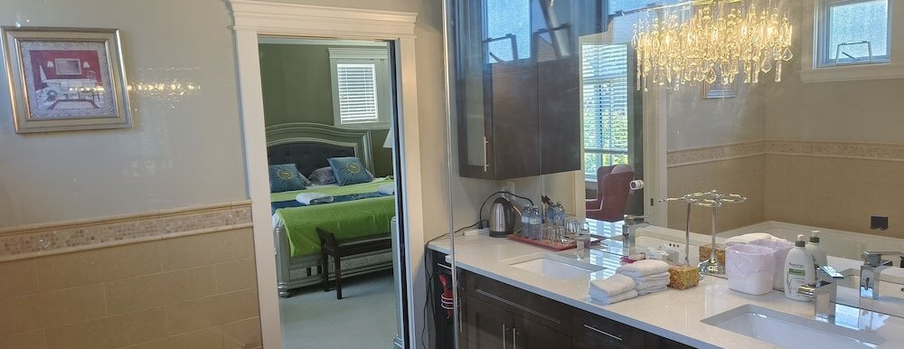 Фото Sunny Island by White Rock