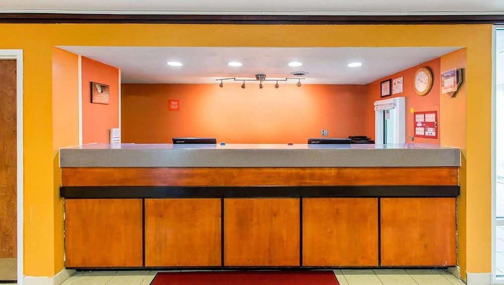 Фото Studios & Suites 4 Less Charlotte