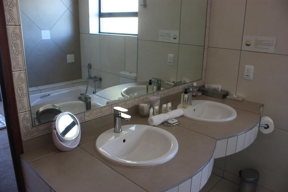 Фото Over The Moon Guesthouse