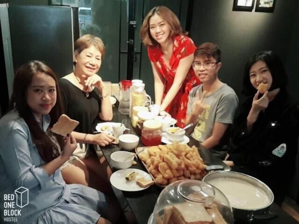 Фото Bed One Block Hostel