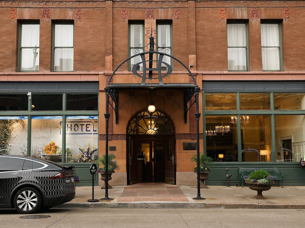 Фото The Oxford Hotel