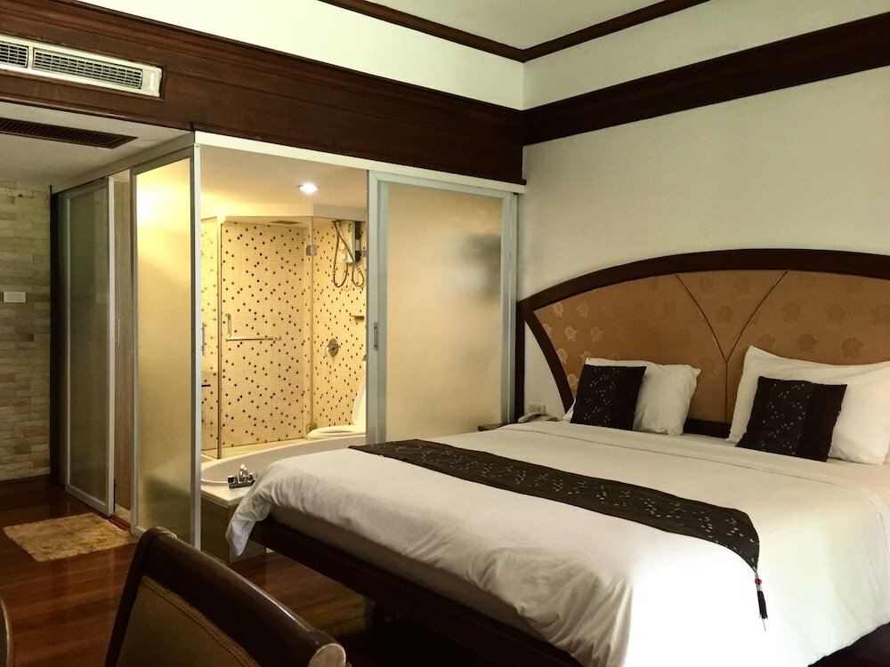 Фото Nh Elegant Hotel