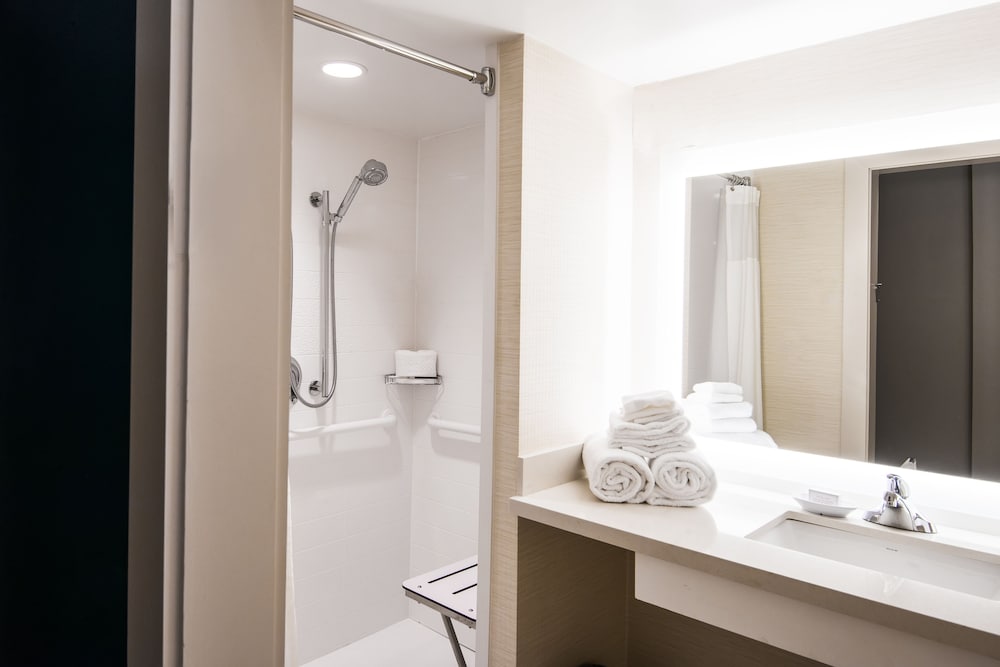 Фото Fairfield Inn & Suites by Marriott Charlotte Uptown