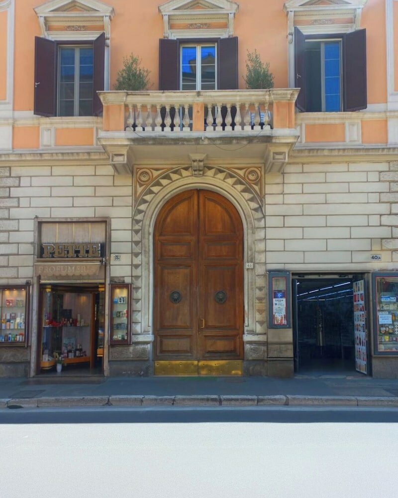 Фото The Independent Suites