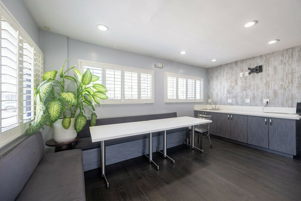 Фото Hollywood City Inn