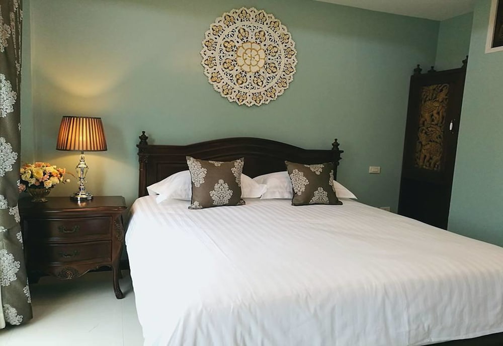 Фото The Velvet Orchid