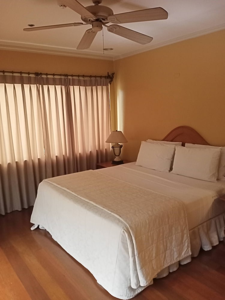 Фото Sophia Suites Residence Hotel