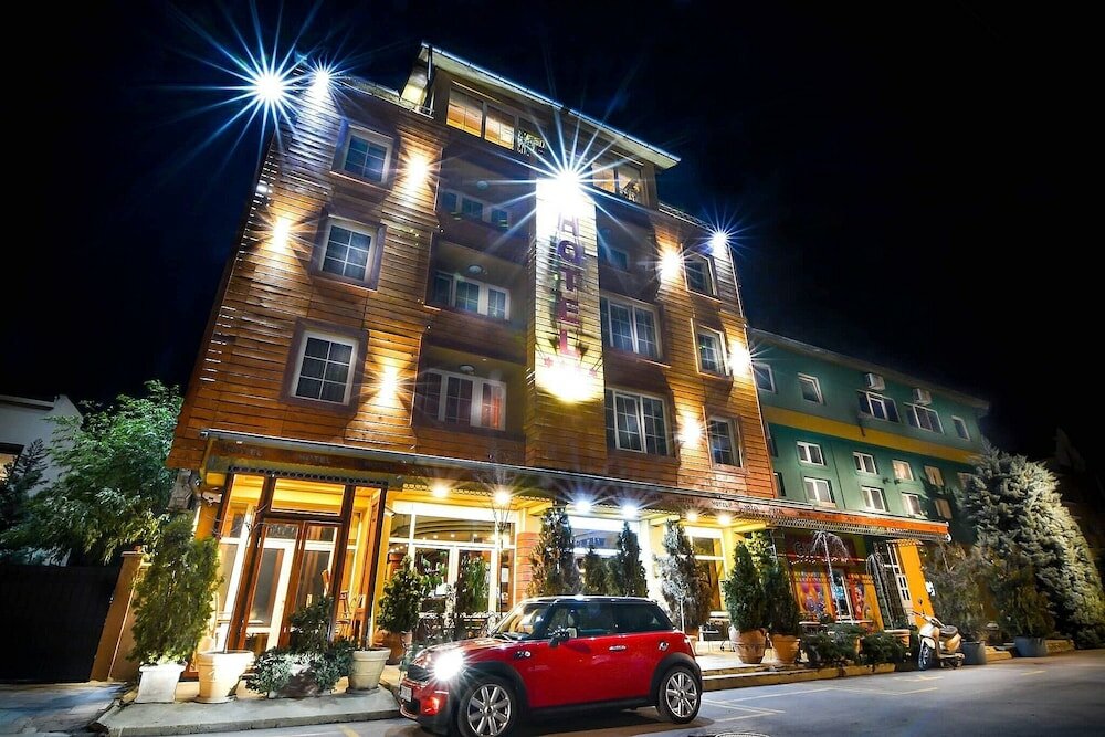 Фото отеля 1