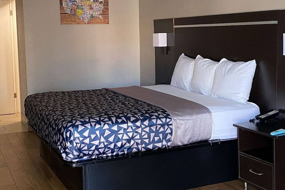 Фото Riverview Inn & Suites