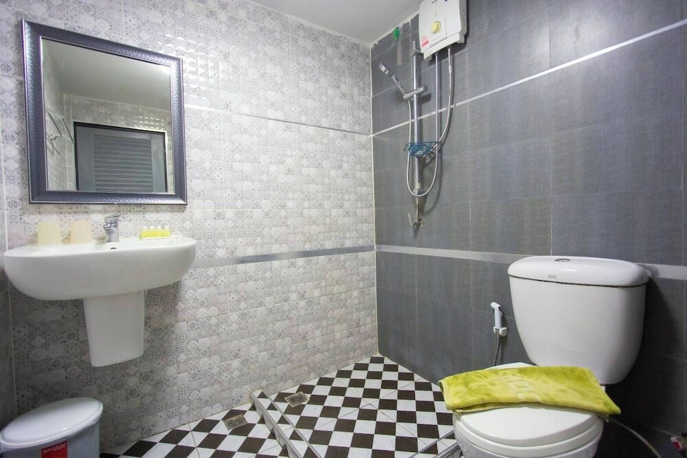 Фото Pimpimarn Beach Hotel