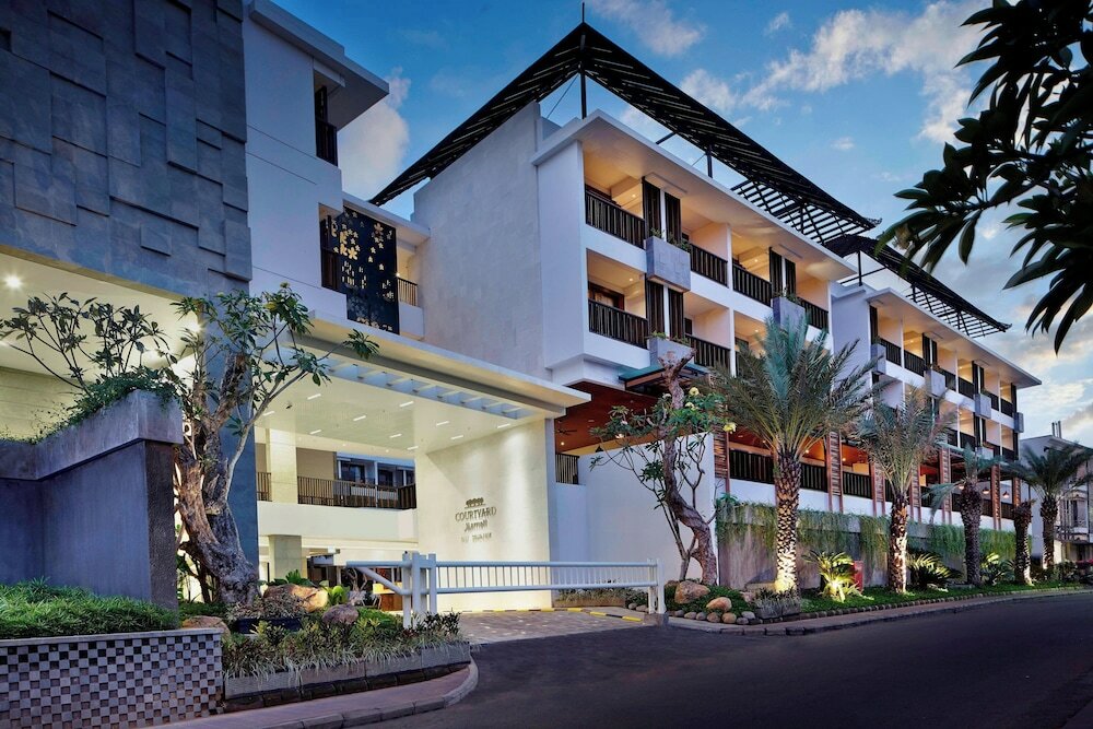 Фото Courtyard by Marriott Bali Seminyak Resort