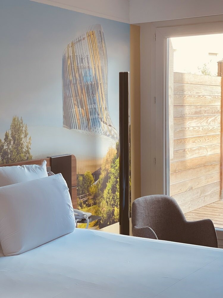 Фото Novotel Bordeaux Centre Gare Saint Jean