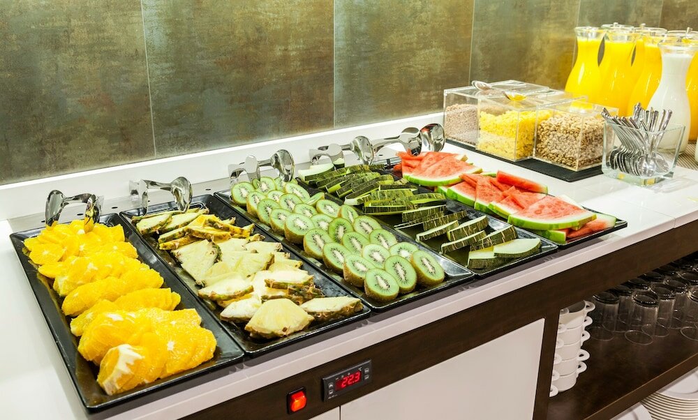 Фото Hotel Ilunion Suites Madrid