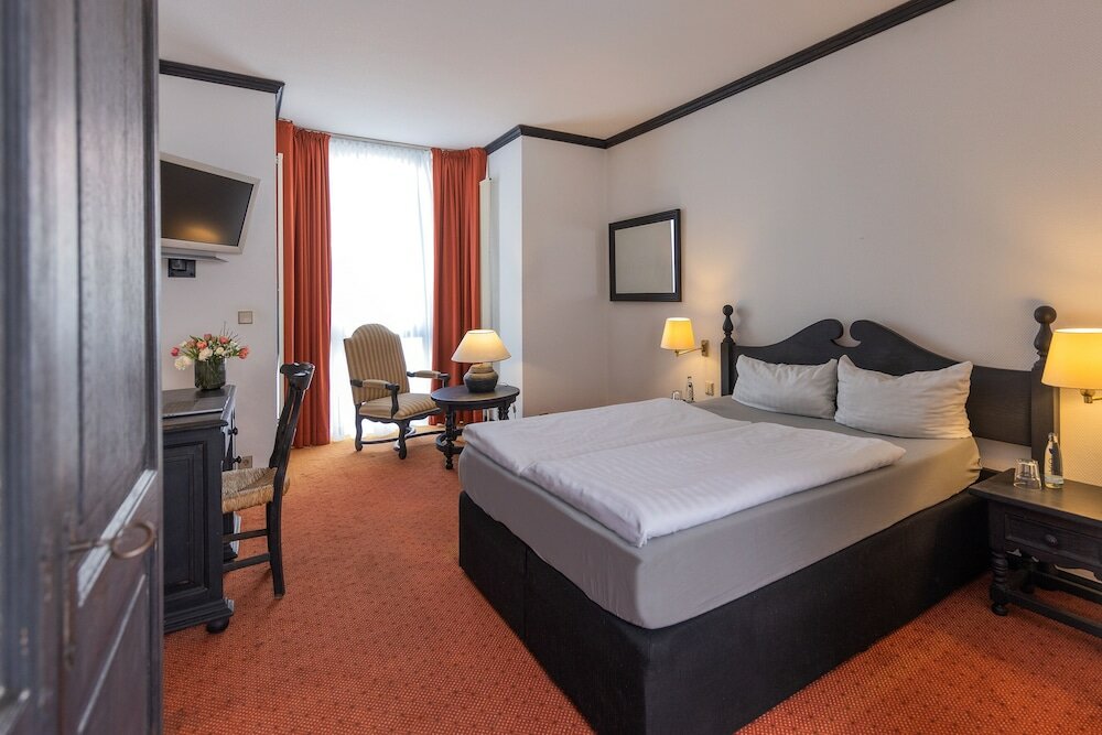 Фото Hotel Stadt Gütersloh