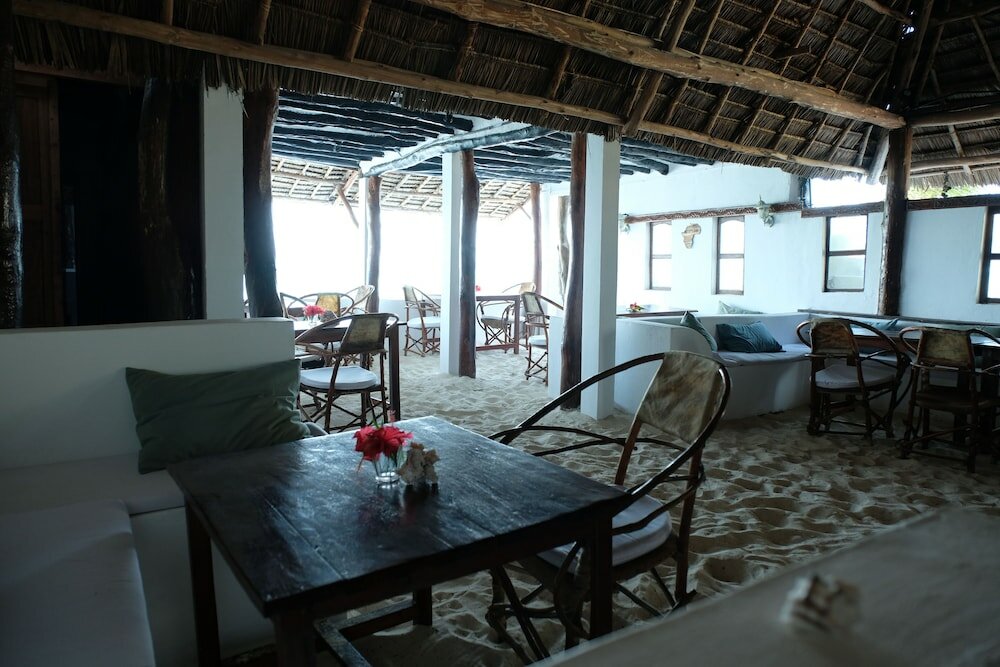 Фото Makuti Beach Bungalows