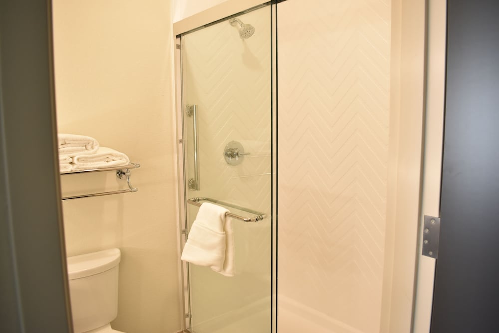 Фото Holiday Inn Kansas City - Northeast, an Ihg Hotel