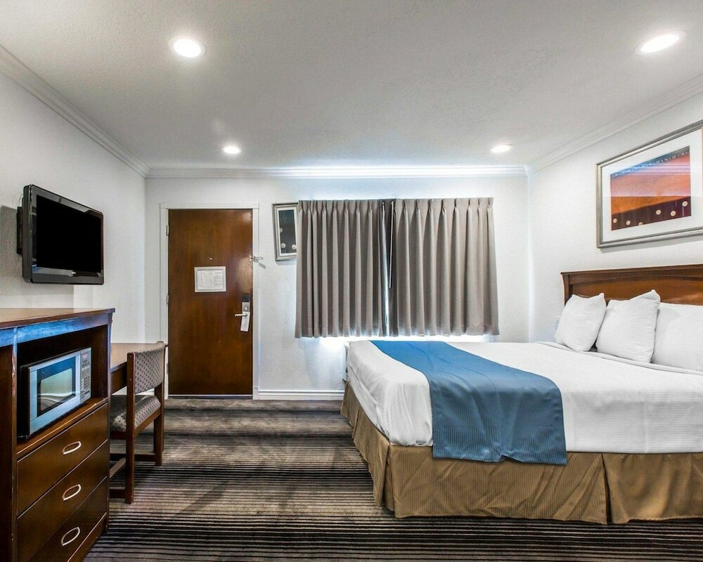 Фото Rodeway Inn & Suites Pacific Coast Highway