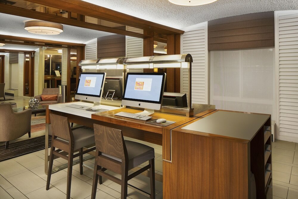 Фото Hilton Oakland Airport