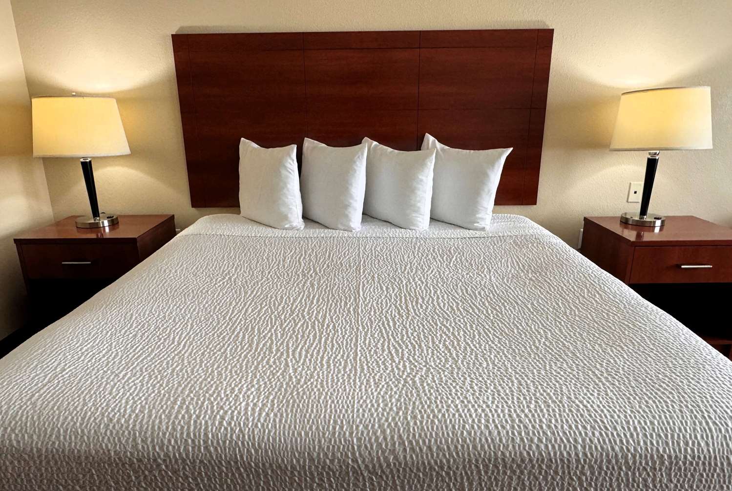 Фото Ramada by Wyndham College Station