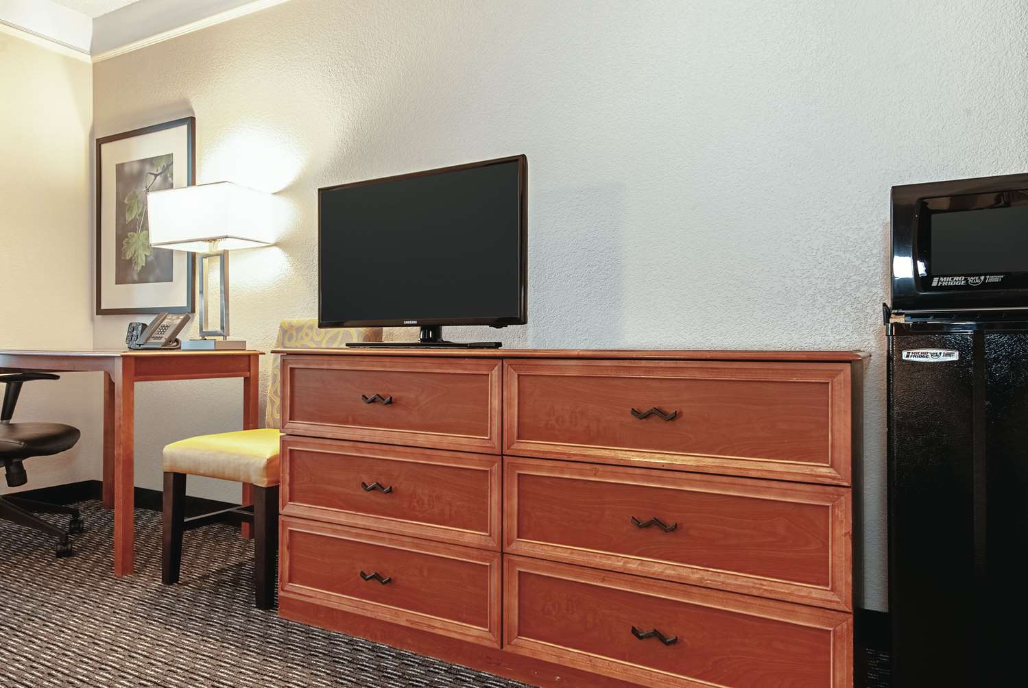 Фото La Quinta Inn & Suites by Wyndham Ontario Airport