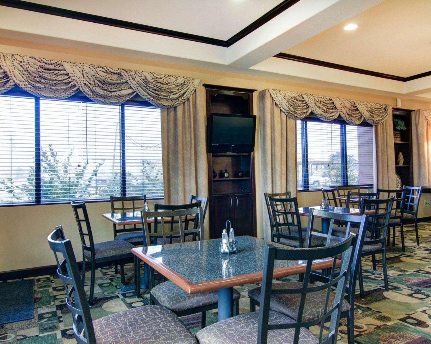 Фото Comfort Suites Fort Stockton