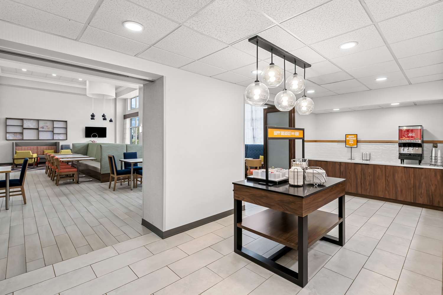 Фото Hampton Inn & Suites Charlotte Airport