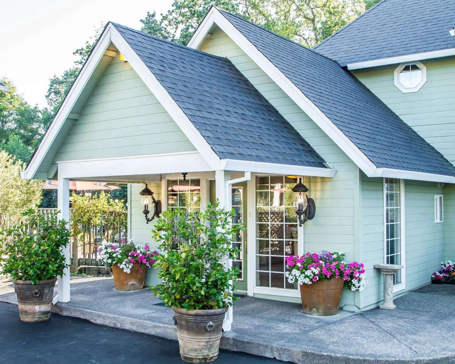 Фото Baechtel Creek Inn, Ascend Hotel Collection