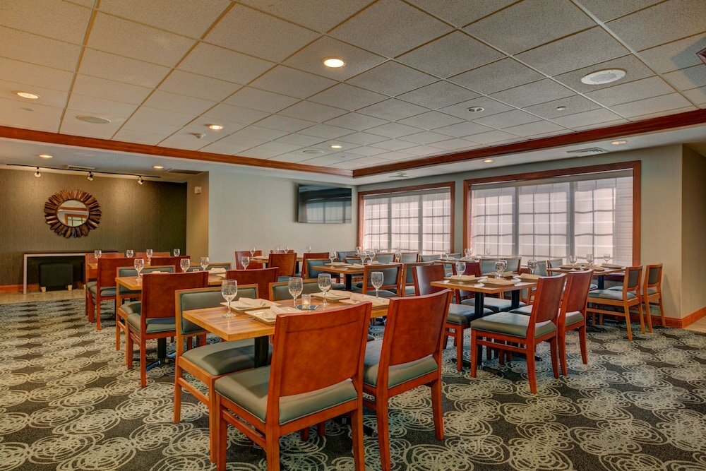 Фото Holiday Inn Hotel & Suites-Milwaukee Airport, an Ihg Hotel