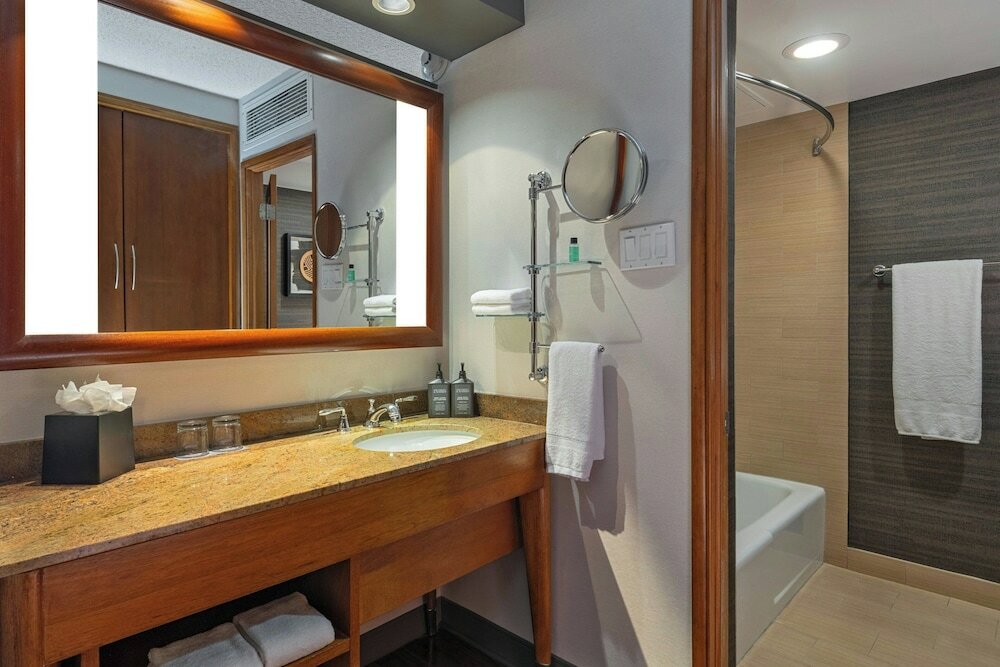 Фото Sheraton Albuquerque Airport Hotel