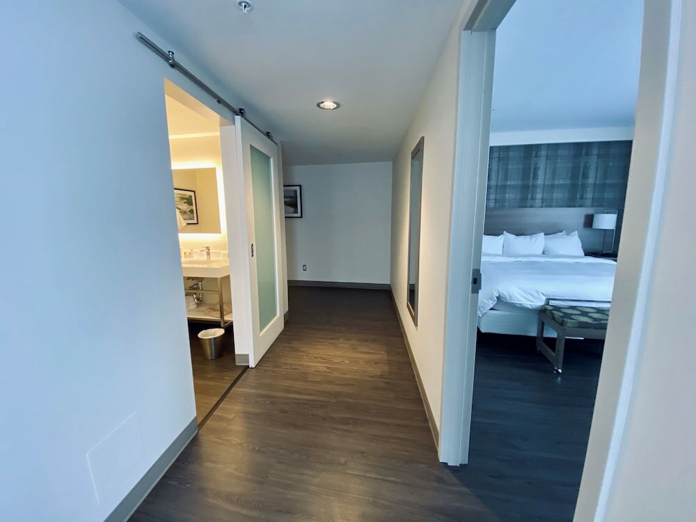 Фото Radisson Kingswood Hotel & Suites, Fredericton, NB