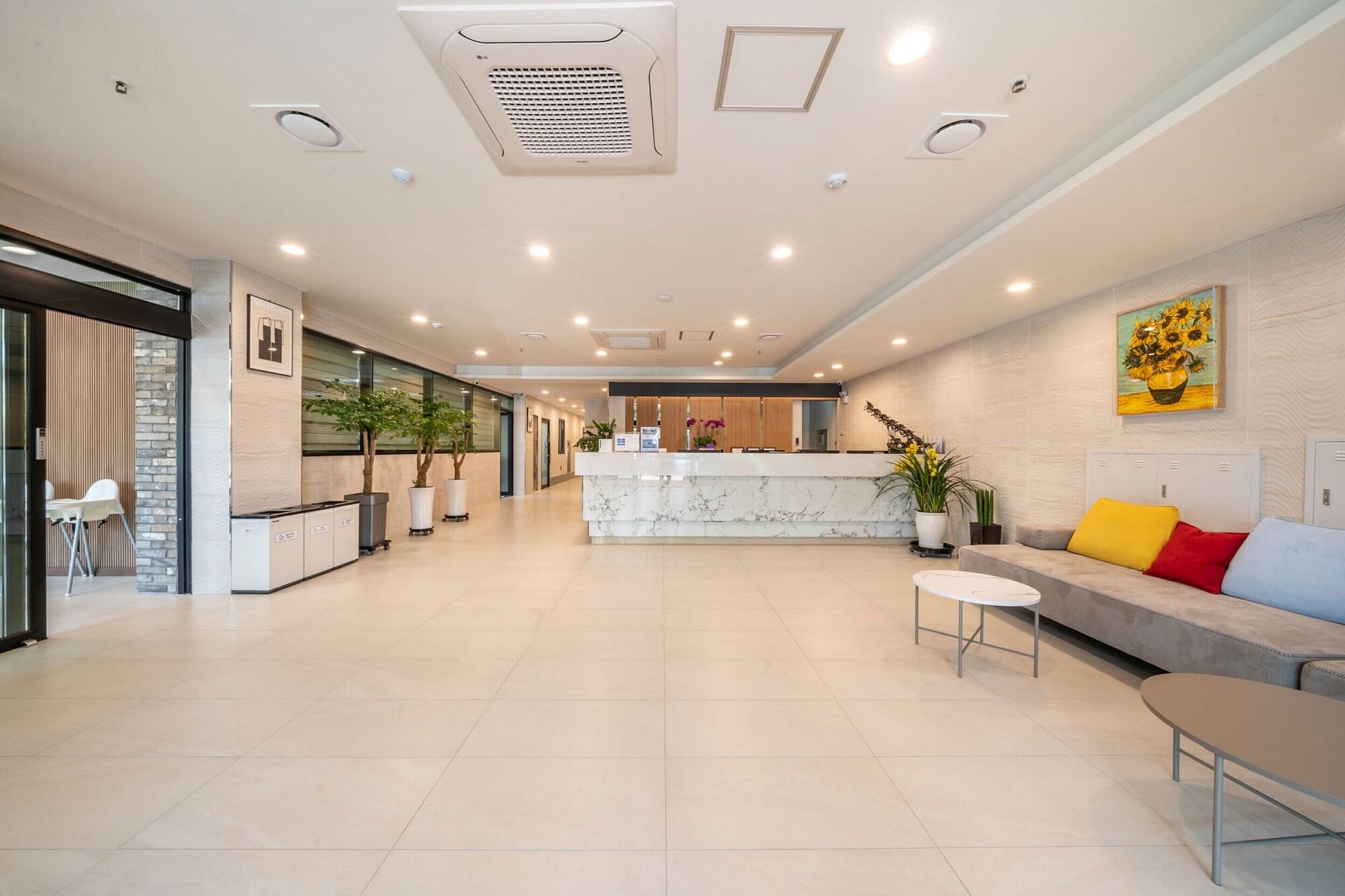 Фото Aroomi Hotel