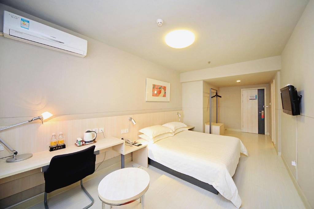 Фото Jinjiang Inn Wuhan Wuchang Railway Station