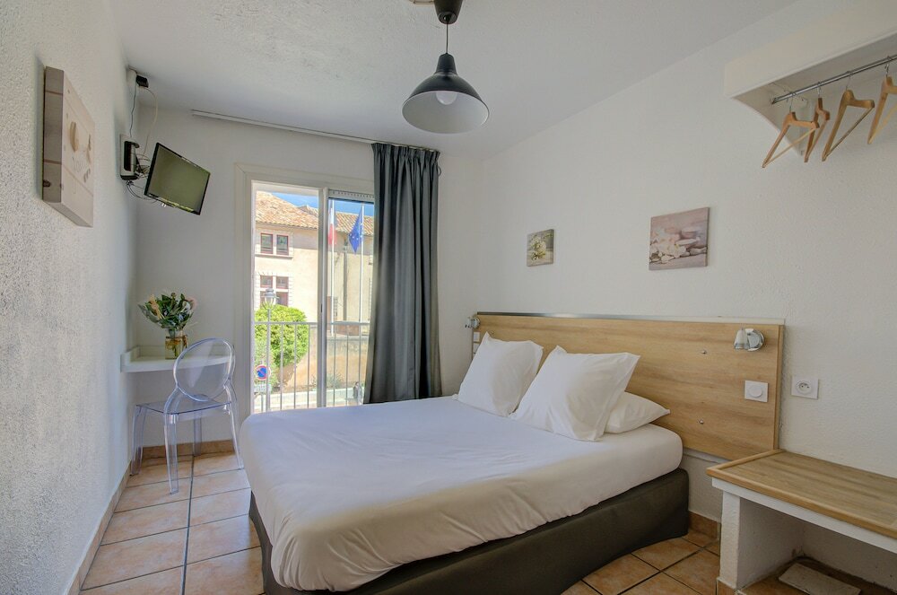 Фото Hotel Des Calanques